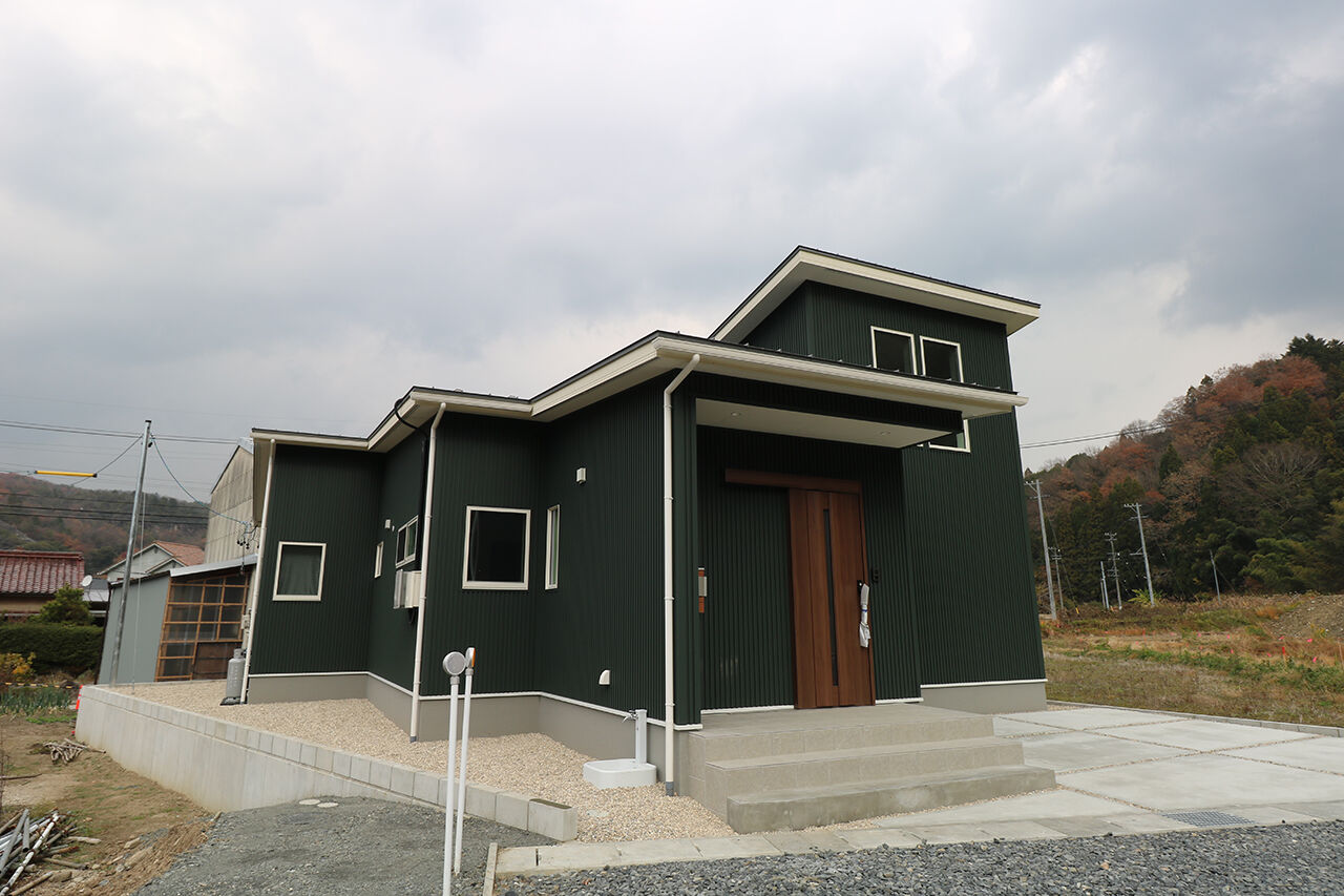 【2000万円台・約34坪・平屋・間取り図有り】ロフトのある勾配天井LDK×車椅子に対応した幅の広い廊下