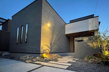 【2000万円台・約39坪・2階建て・間取り図有り】和モダン×鉄骨階段/ホテルライクなモルタル風の造作洗面台