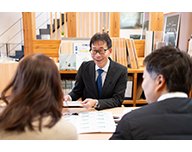 平屋に適した土地選びから一貫して家づくりをサポート。疑問や不安をまるごとお話しください
