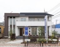 まずは「見学予約」ボタンから予約フォームへ
