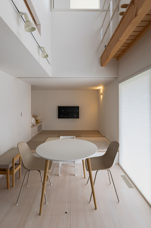 【30坪未満の2階建て|猫と暮らす家】“広さの基準”が変わる?!変化する間取りがスゴイ【ECOボード】の家