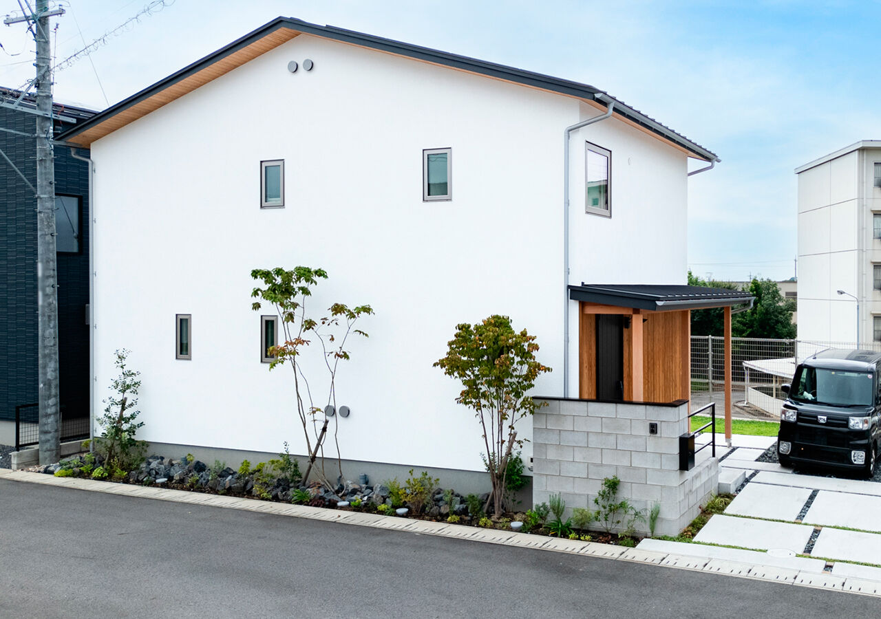 玄関 | 壁 | 屋根 | 白