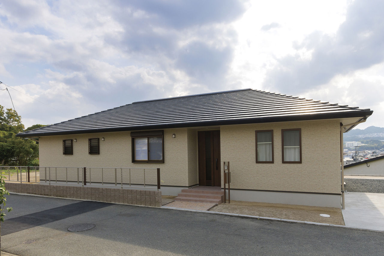 【2000万円～2500万円で建てた家】冬もやさしい光が巡るリビングがお気に入り。無駄なく快適、大人の平屋