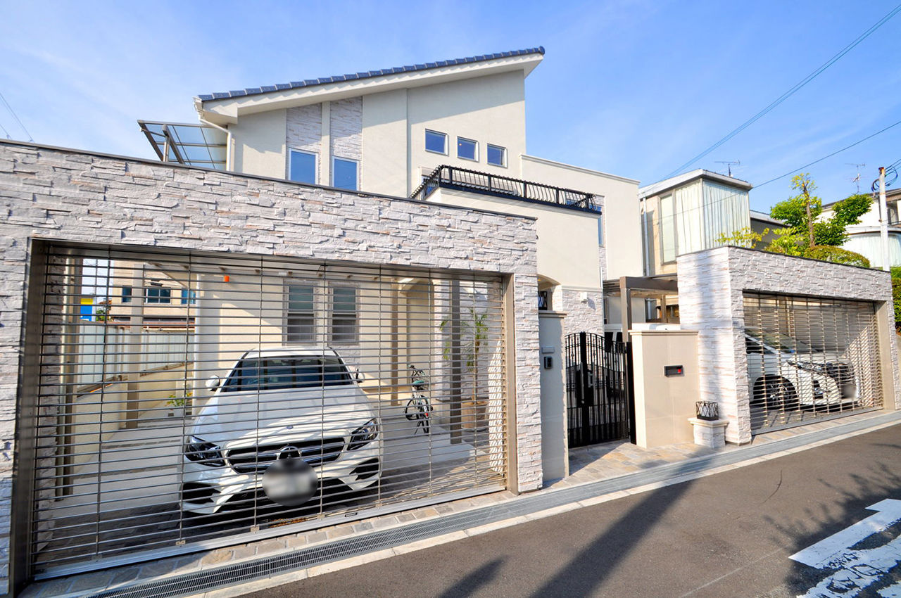 【大阪/4000万円台/30帖超の2階LDK/カーゲート】開放感と高級感にあふれる、邸宅風の白い家