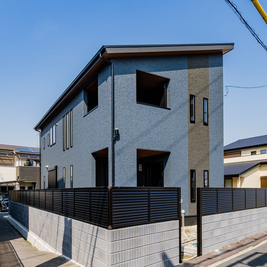 【大阪/2000万円台/延床50坪】シンプルモダンなかっこいい外観と吹き抜けのあるお家