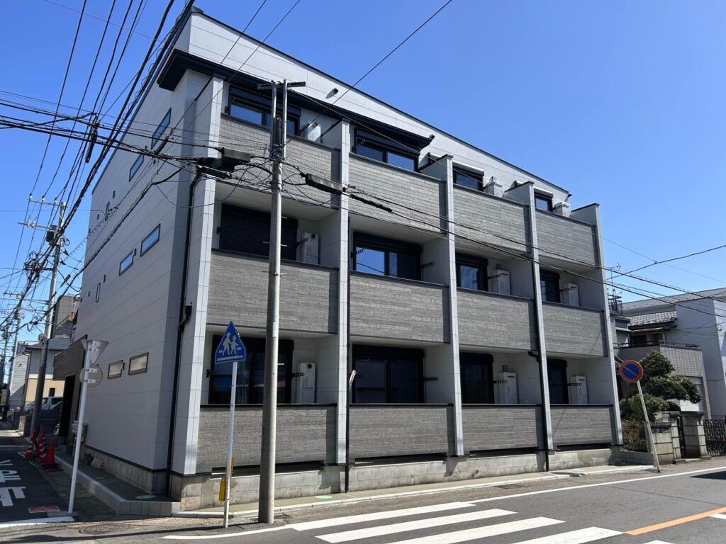 グレーを基調とした外観