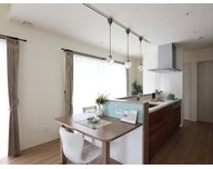 家族の距離も、光も近くに感じる。やさしさで満たす平屋の暮らし。