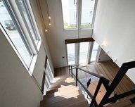 岩手の冬も夏も快適。吹抜けと次世代型全館空調「AIR LOOP」が叶える心地よい大空間