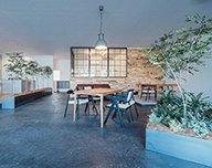 ゆったりした空間で土地探しや資金などの相談を。見学会情報やお役立ち情報も入手できる
