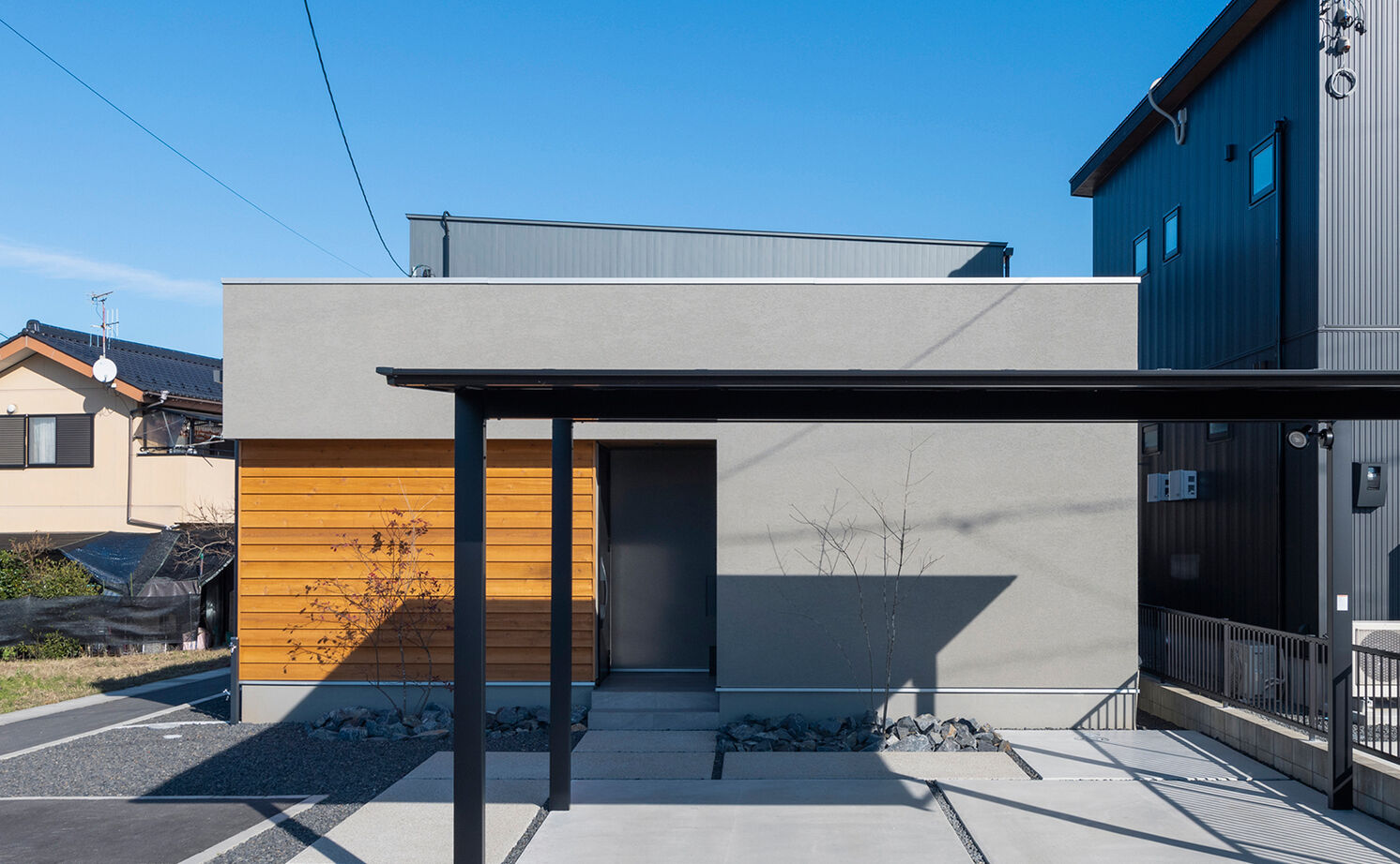 【2000万円台/30坪台/中庭/2階建て】間取りは平屋ライク。プライベートな中庭と吹抜けで心地よいLDKに