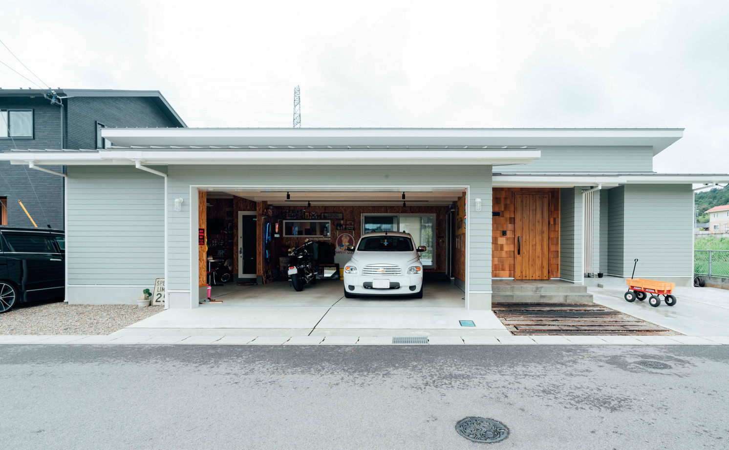 【平屋/インナーガレージ/全館空調】アメリカンなガレージはまるでショップ!愛車と楽しむリゾートな平屋