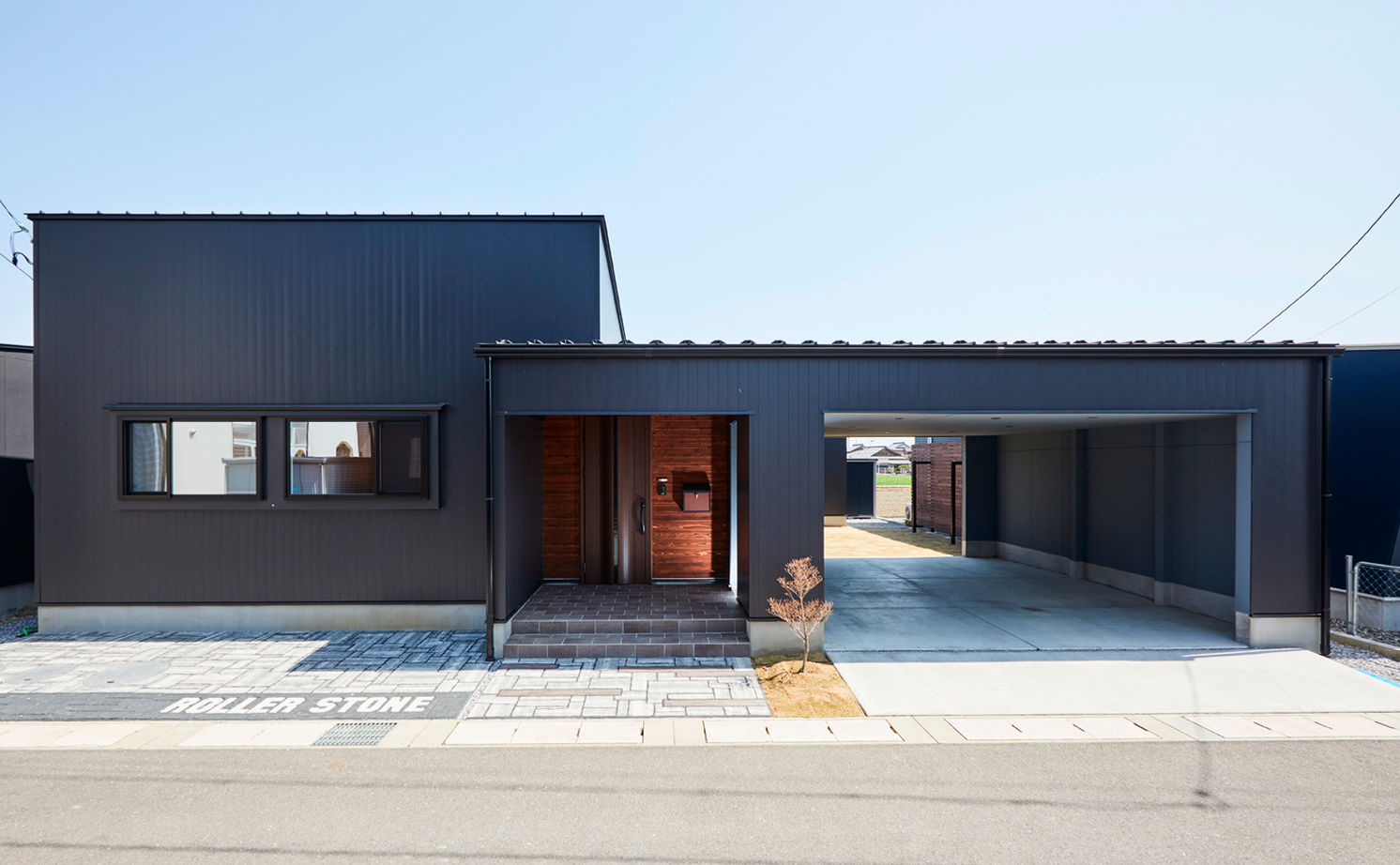 【平屋/40坪台/ガレージ/間取り図】全館空調で家の中はまるでリゾート。中庭や仲間と過ごす「離れ」も