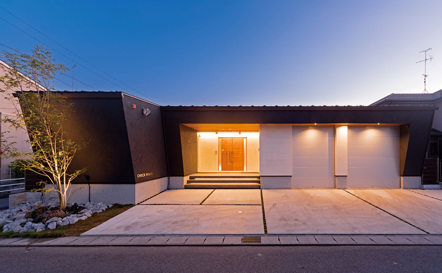 【平屋/全館空調/インナーガレージ】エアコン1台で家の中は真冬でも27℃。「快適でダメになりそう」な平屋