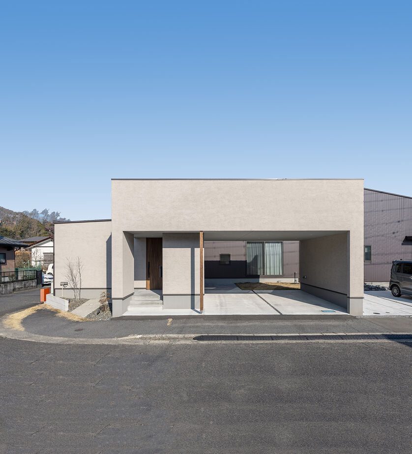 【30坪台/3000万円台/ビルトインガレージ/中庭】土地を上手に活かした、L字型の家