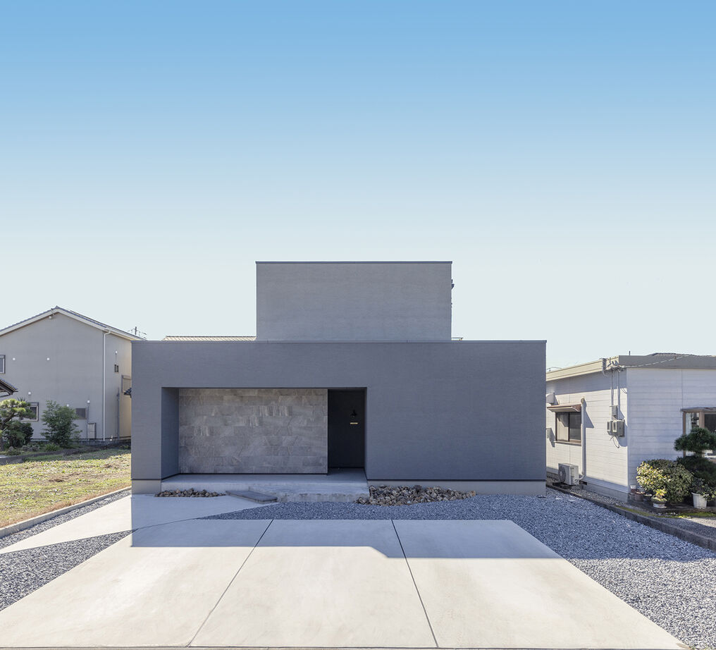 【40坪台/3000万円台/裏庭】「あのカッコいい、グレーの家!」と、ご近所でも評判の住まい